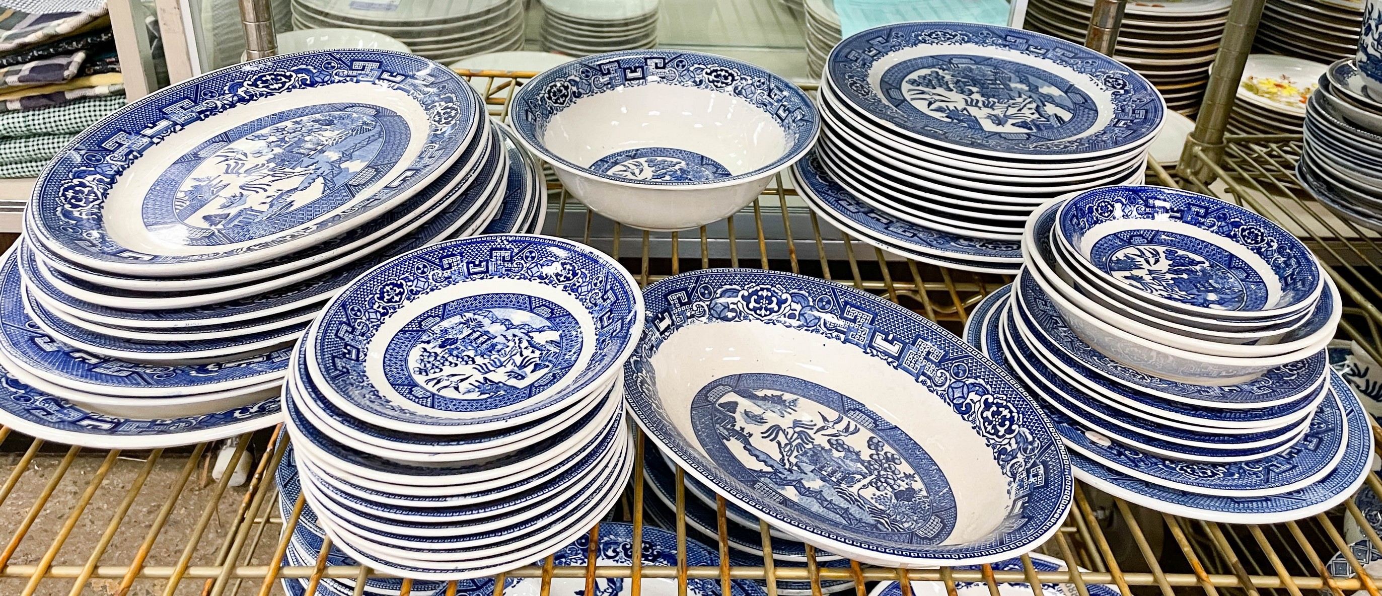 Appraisal: Pcs Homer Laughlin porcelain dinnerware Blue Willow pattern c o