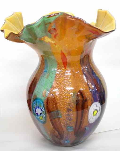 Appraisal: A MURANO VASE WITH A LIP OF SHELL FORM with