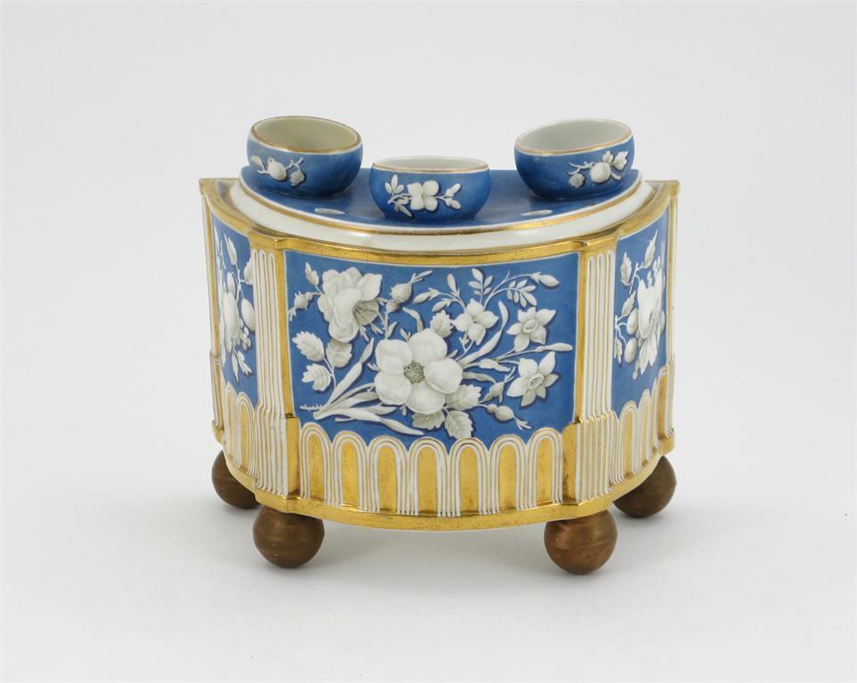 Appraisal: A Davenport porcelain bough pot and cover