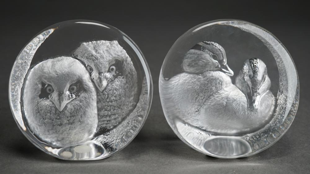 Appraisal: PAIR MATS JONASSON CRYSTAL 'BIRD PAPERWEIGHTS' H IN CM Pair