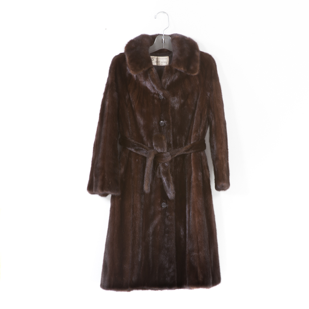 Appraisal: A Lady's Length Mink Coat Classic rich chocolate brown fur