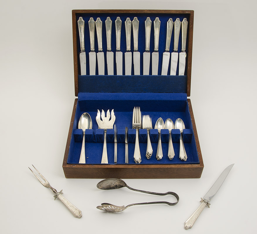 Appraisal: INTERNATIONAL MINUET STERLING FLATWARE SERVICE Approx pieces in the Minuet