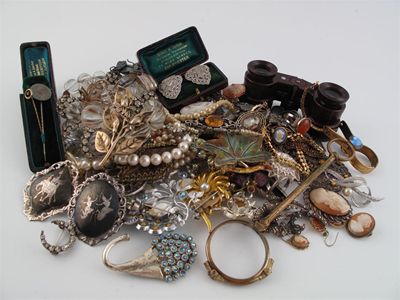 Appraisal: A collection of jewellery costume jewellery etc