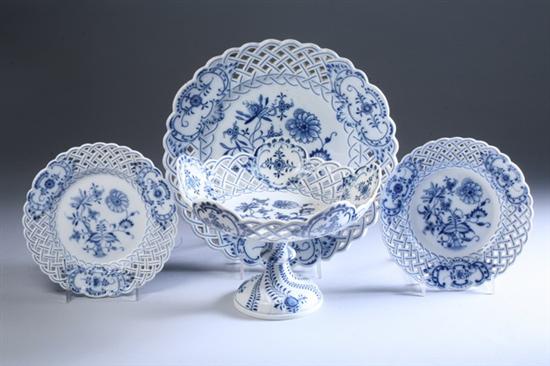 Appraisal: EIGHT PIECES MEISSEN BLUE ONION PORCELAIN early-to-mid th century Including