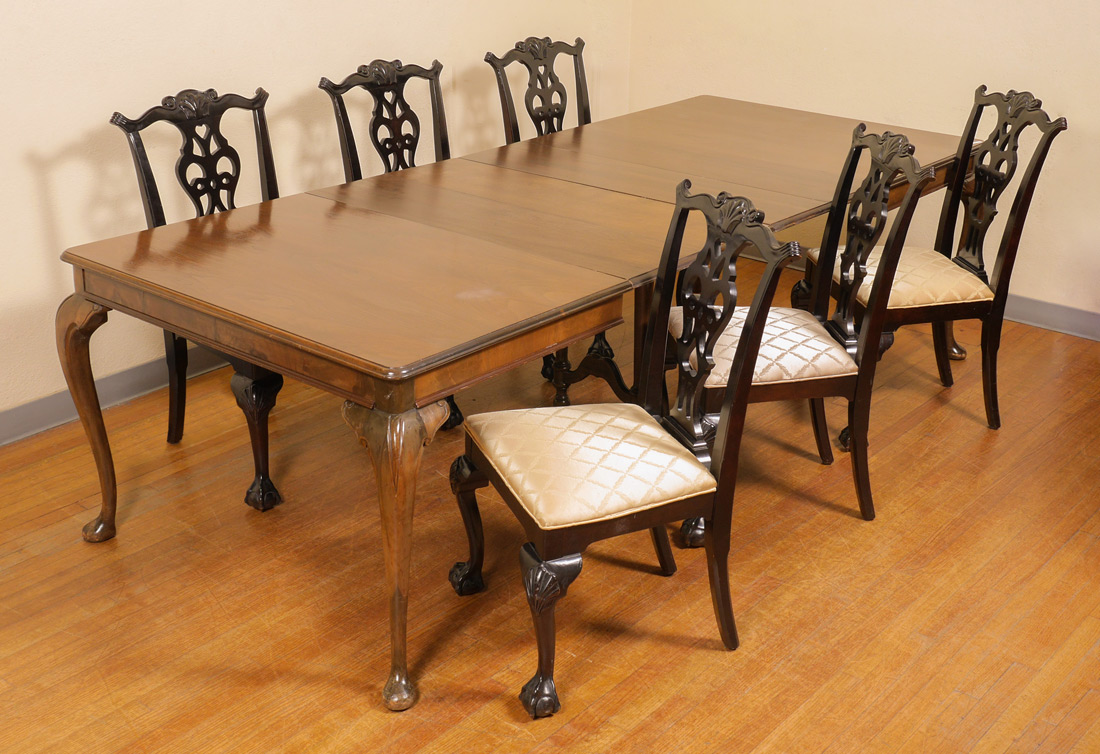 Appraisal: FORMAL MAHOGANY DINING ROOM SUITE An piece assembled set comprising