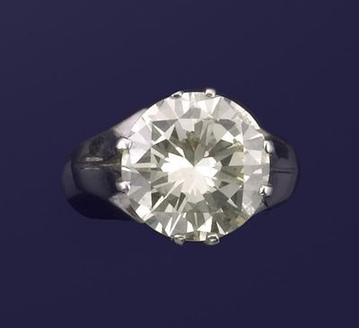 Appraisal: A diamond solitaire ring The round brilliant cut diamond weighs