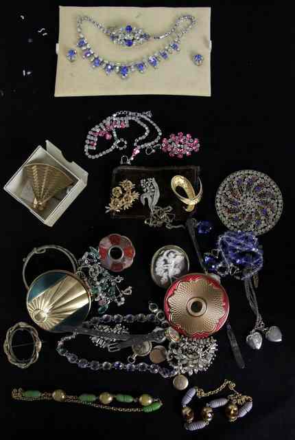 Appraisal: A quantity of costume jewellery including brooches bracelets lockets two