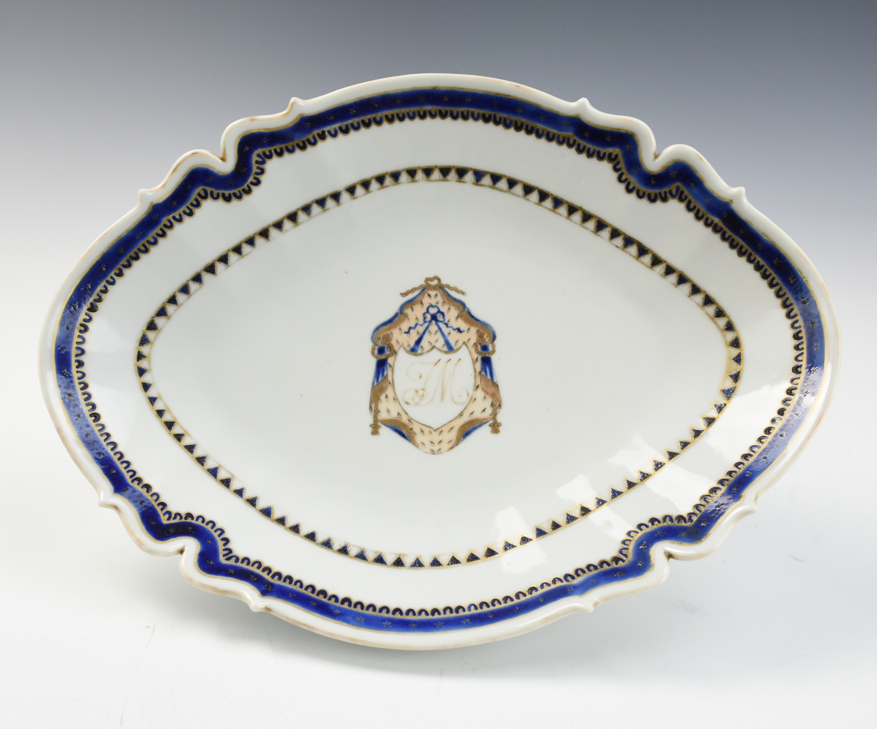 Appraisal: CHINESE EXPORT AMORIAL PLATE with scalloped edge gilded highlights a