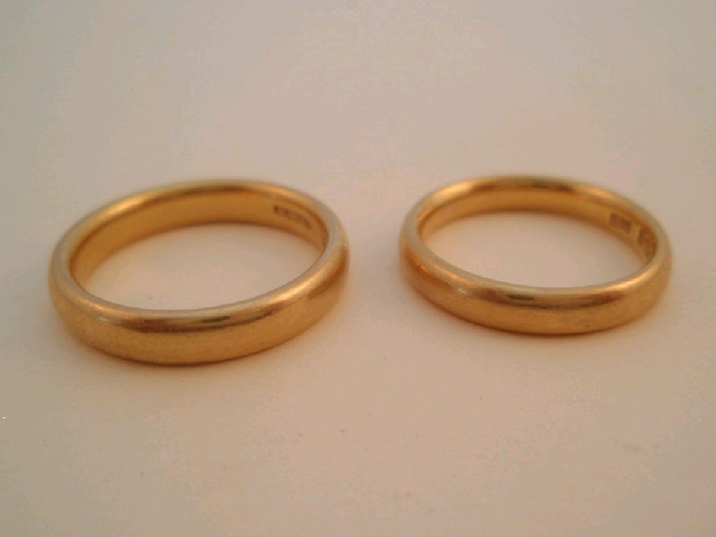 Appraisal: Two ct gold wedding bands g