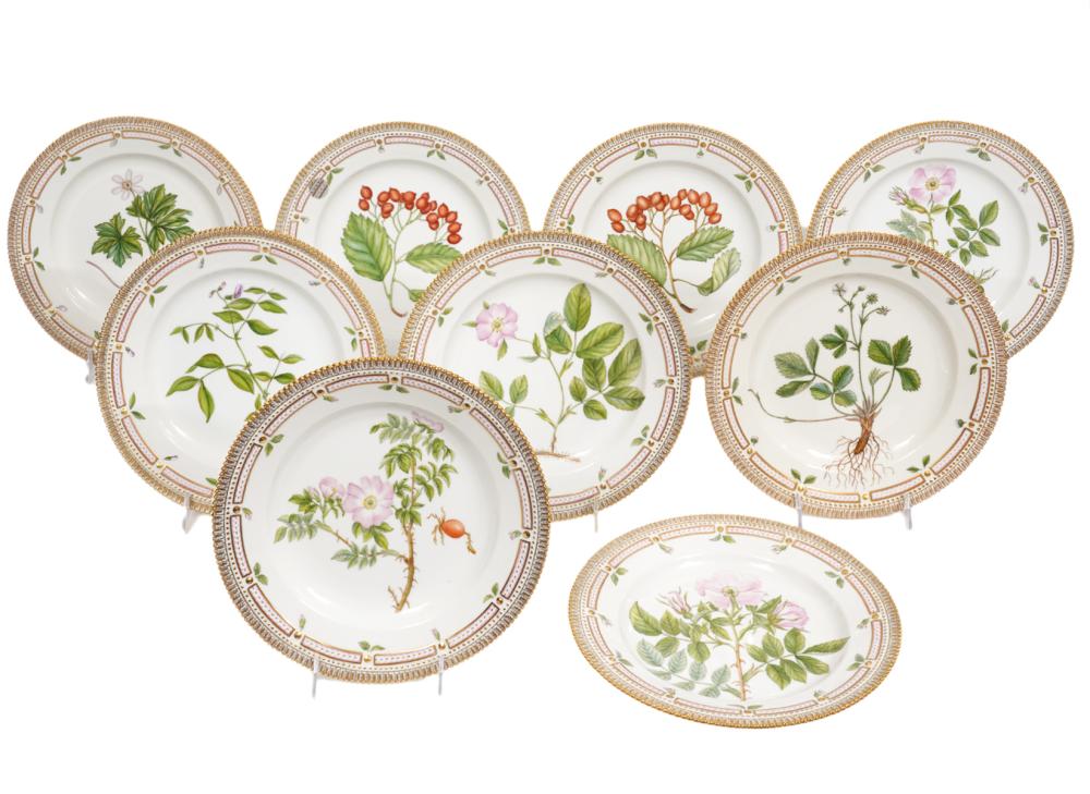 Appraisal: ROYAL COPENHAGEN 'FLORA DANICA' DINNER PLATES Royal Copenhagen Flora Danica