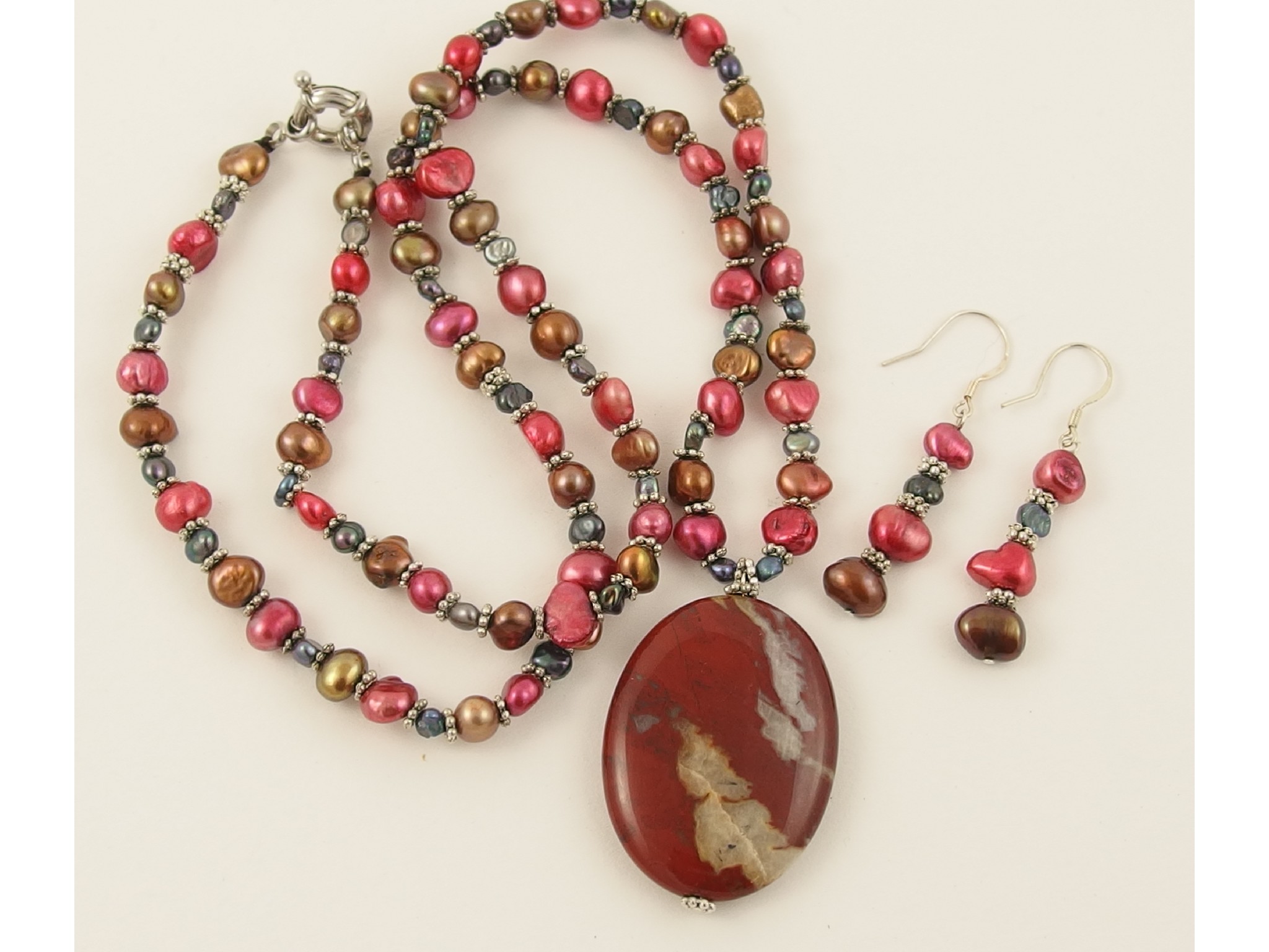 Appraisal: A dyed pearl necklace with an oval agate drop and