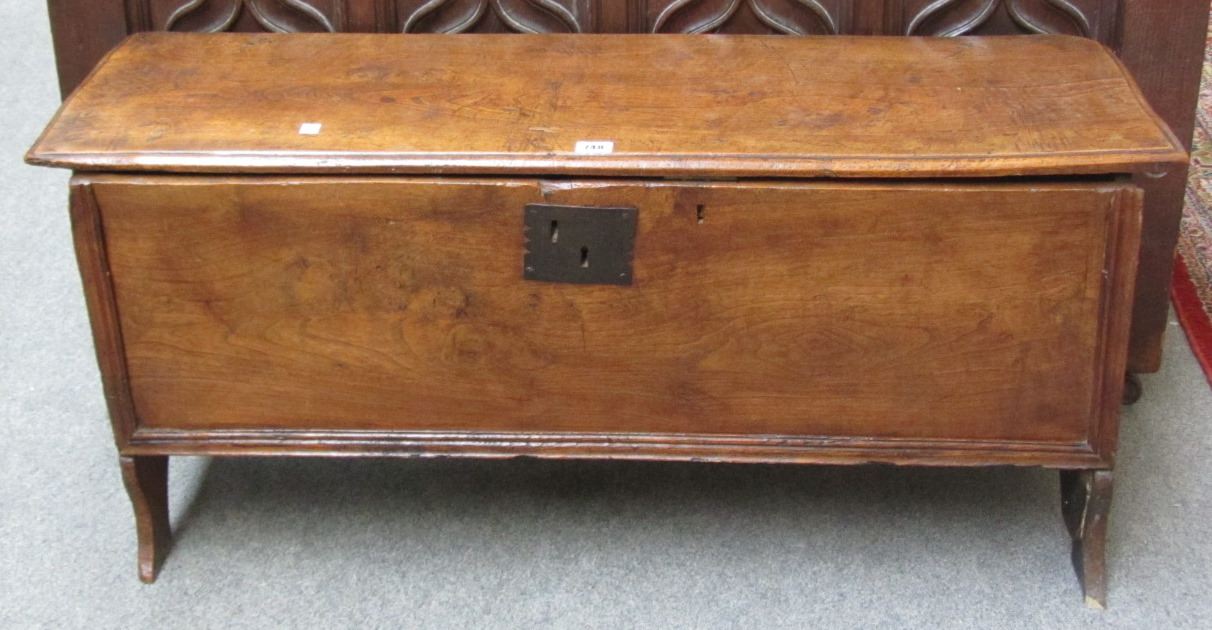 Appraisal: A th century elm five plank coffer cm wide