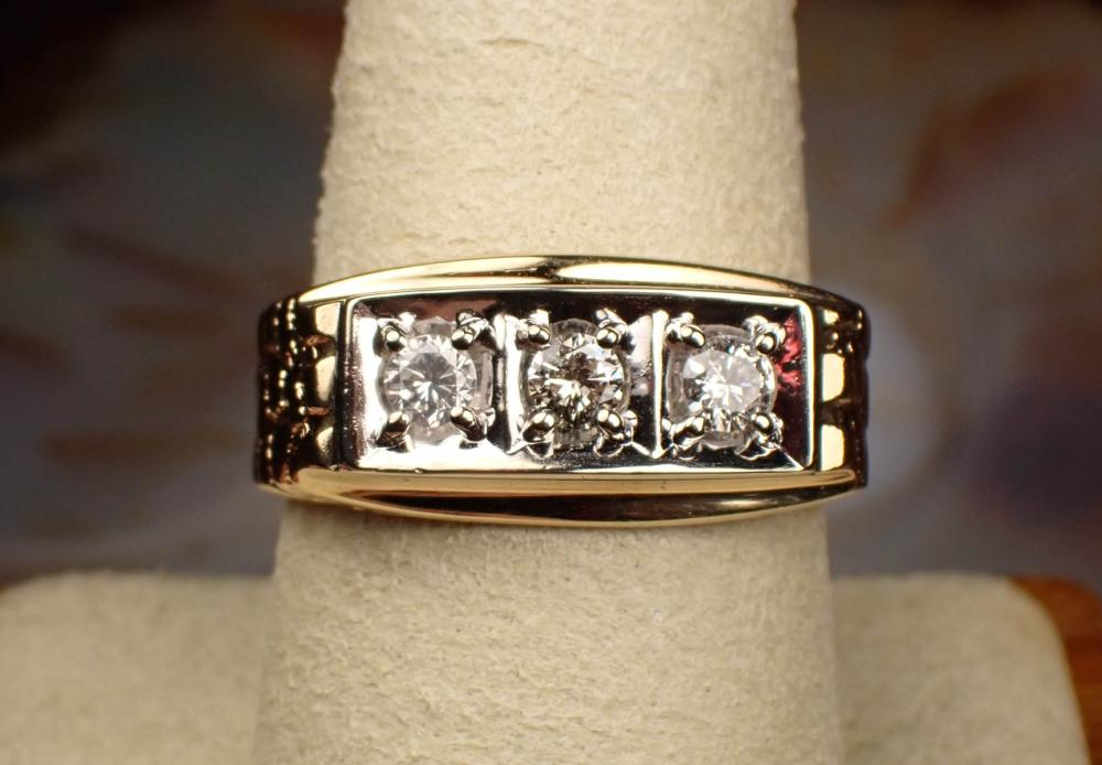 Appraisal: MAN'S DIAMOND AND FOURTEEN KARAT GOLD RING The yellow and