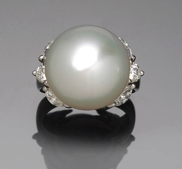 Appraisal: A South Sea cultured pearl and diamond ring cultured pearl