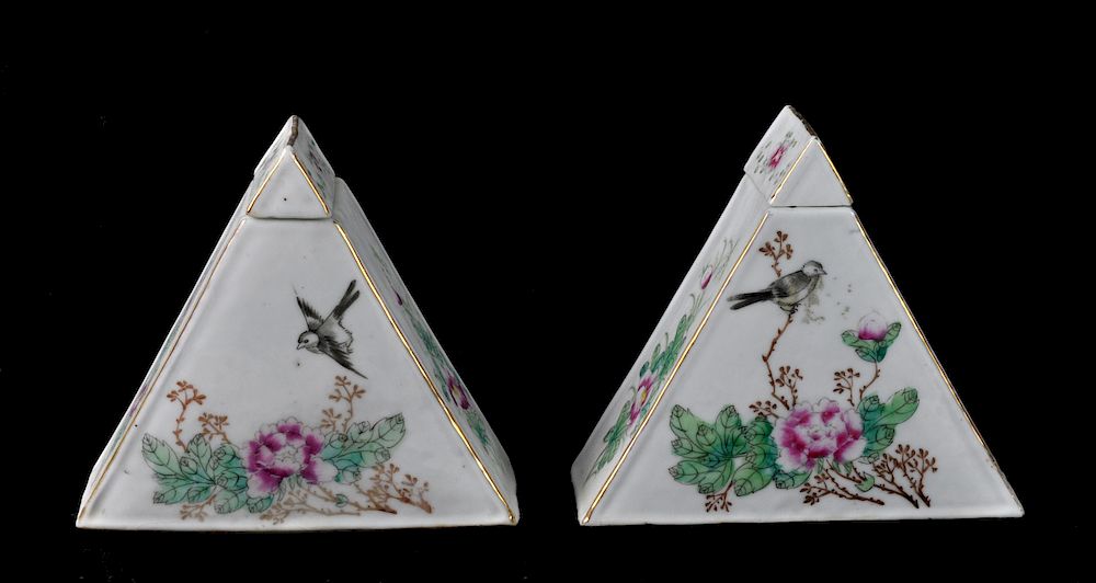 Appraisal: Pr Chinese Porcelain Triangular Tea Caddies Pair of Chinese porcelain