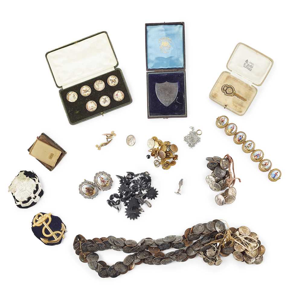 Appraisal: A GROUP OF MISCELLANEOUS ITEMS To include a gilt metal