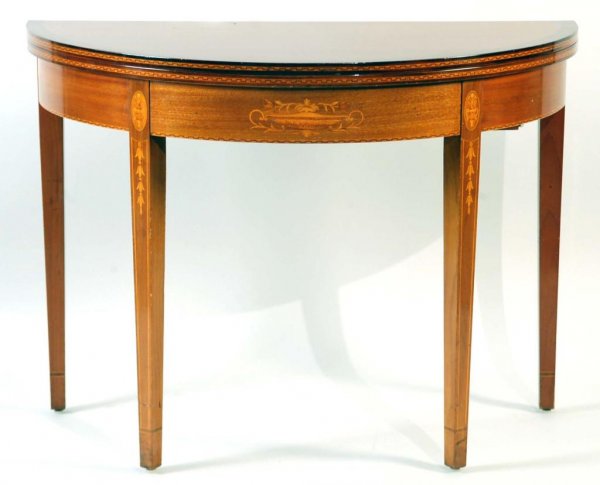 Appraisal: A finely inlaid Federal-style dining room expansion table with three