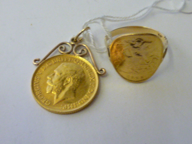 Appraisal: A GEORGE V GOLD SOVEREIGN hard mounted as a pendant