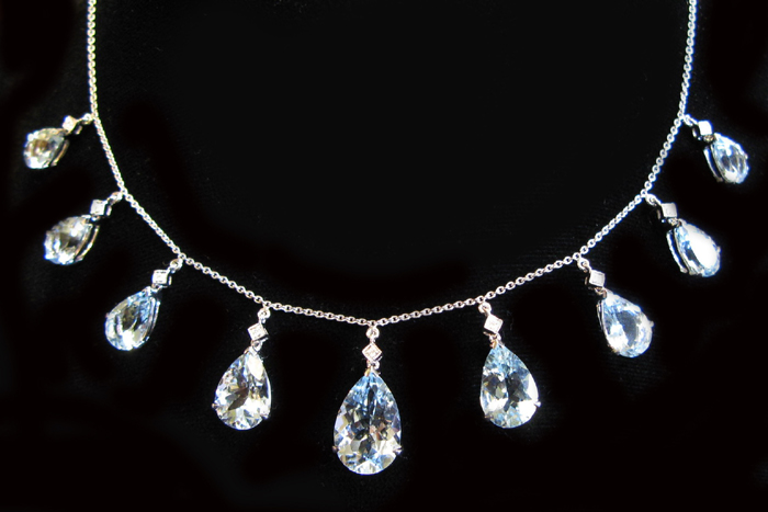 Appraisal: AQUAMARINE DIAMOND AND EIGHTEEN KARAT WHITE GOLD NECKLACE The white