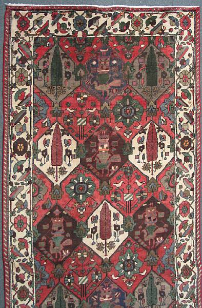 Appraisal: A Bakhtiari style rug