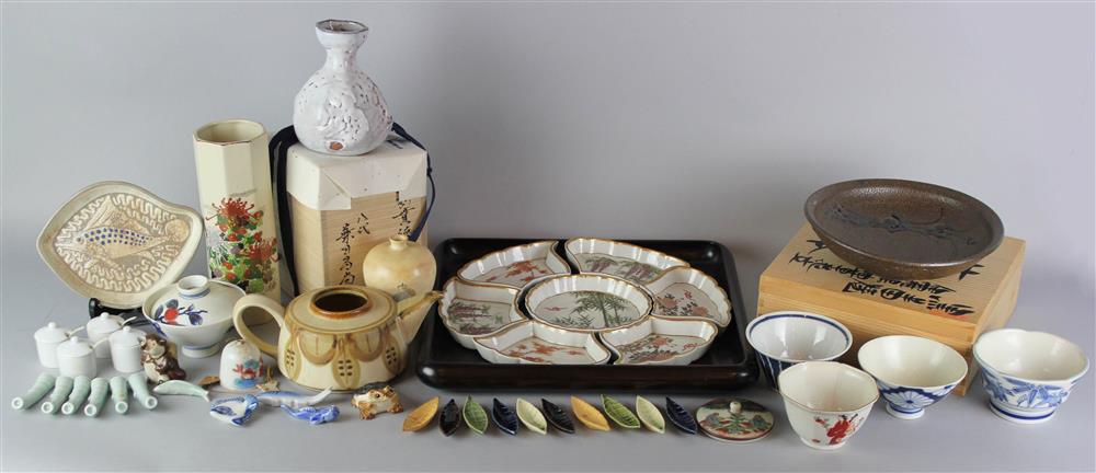 Appraisal: A GROUP OF JAPANESE CERAMICS including a kuromuta-yaki kashi-ku sweet