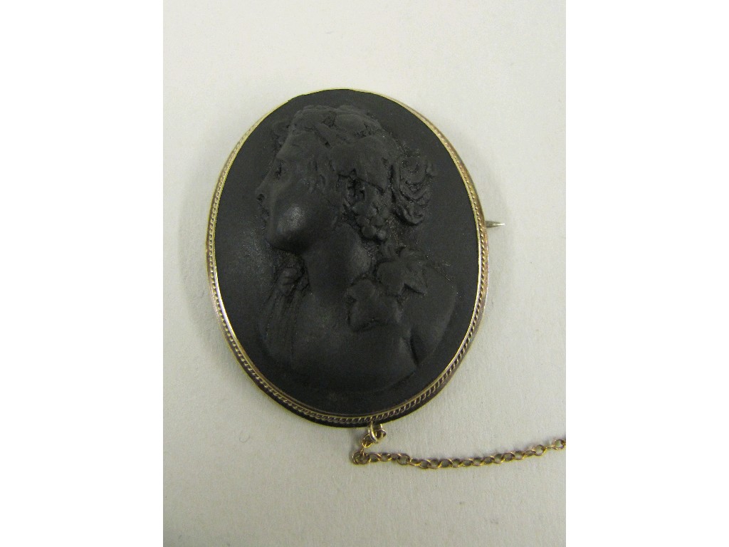 Appraisal: Gold mounted lava cameo brooch