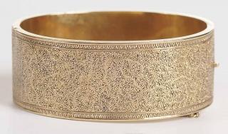 Appraisal: kt Antique Hinged Bangle foliate design tested kt yellow gold