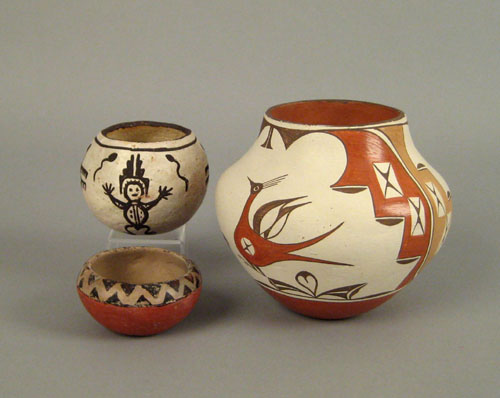 Appraisal: Zia Pueblo pottery olla signed Gloria Gachupin with bird and