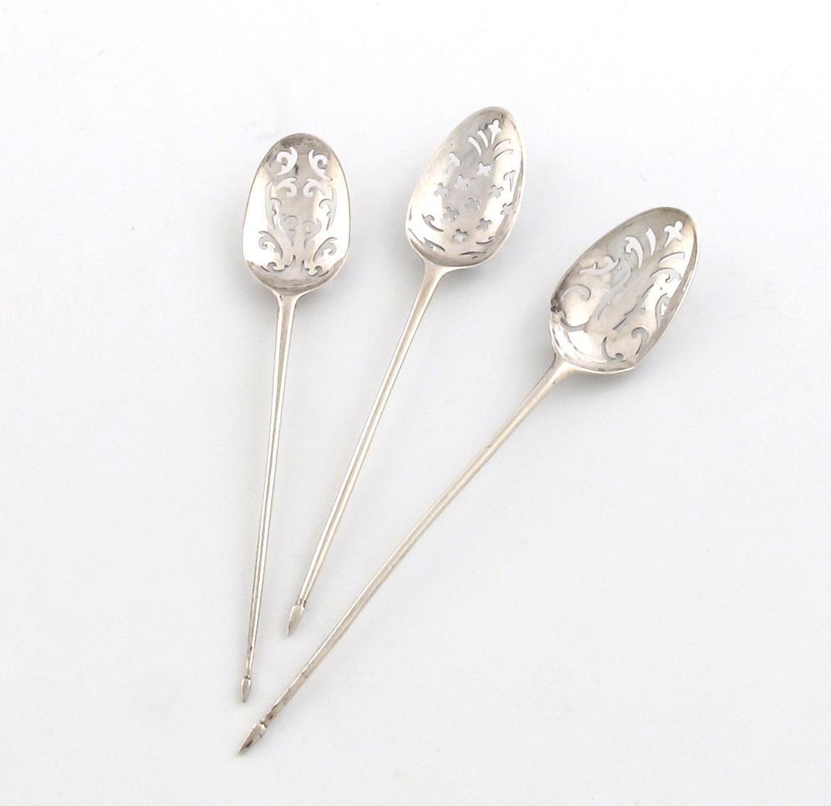 Appraisal: Three th century silver mote spoons