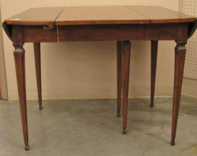 Appraisal: A vintage walnut dining table drop leaf with three leaves