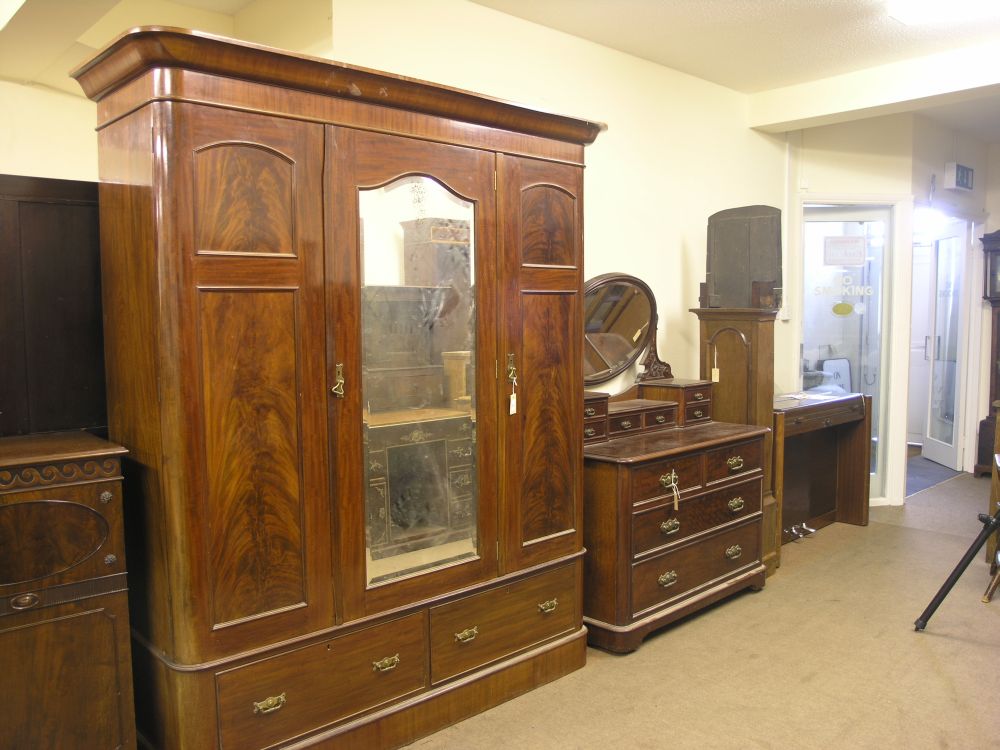 Appraisal: A Victorian mahogany bedroom pair consisting of lady's wardrobe enclosed