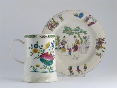 Appraisal: A Bow mug painted in the famille rose palette with