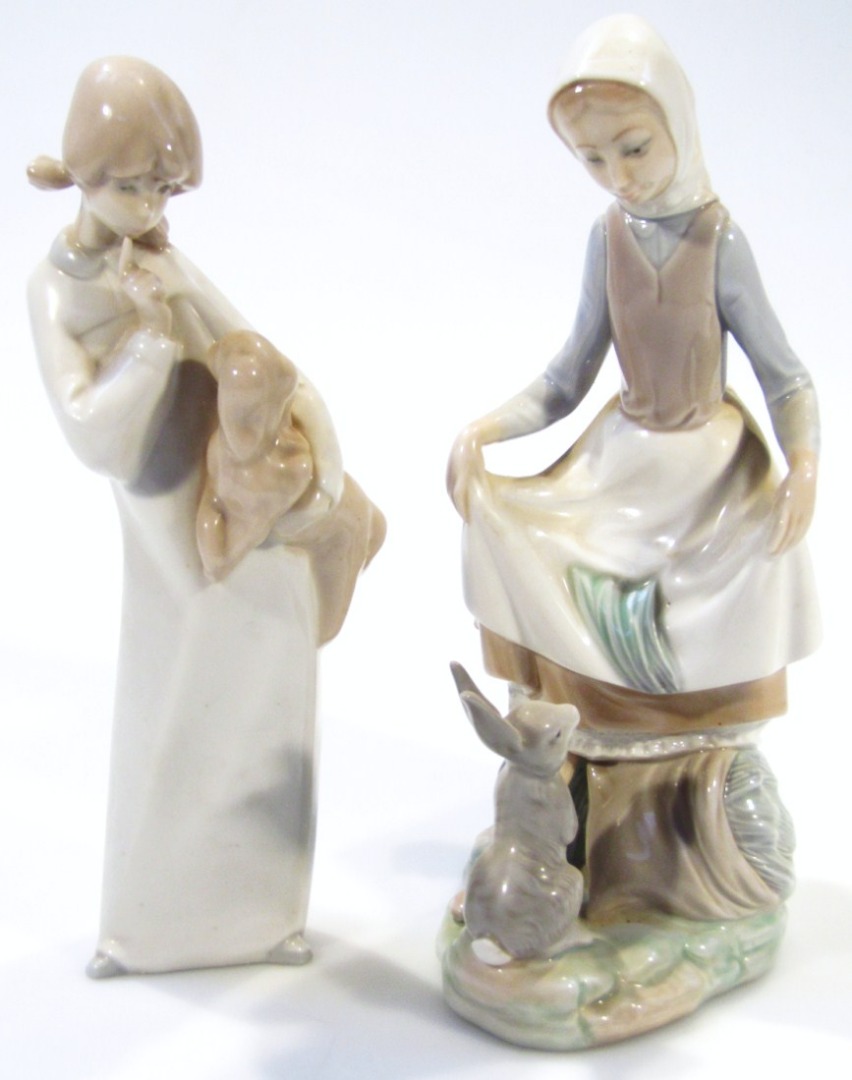 Appraisal: A Lladro Daisa figure group of a lady holding apron