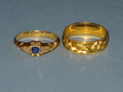 Appraisal: A SAPPHIRE AND DIAMOND DRESS RING set on fancy ct