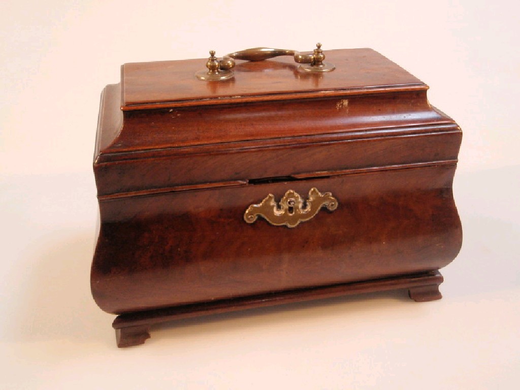 Appraisal: An early thC mahogany tea caddy the hinged cover with