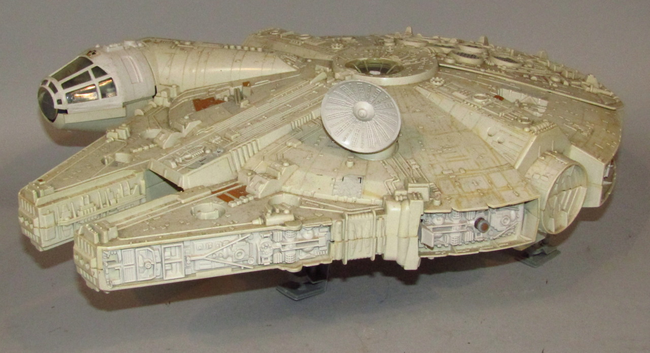 Appraisal: A CPG Kenner edition Star Wars Millennium Falcon with lift