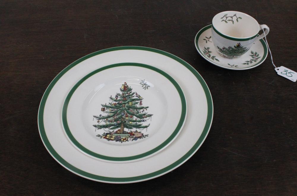 Appraisal: SPODE CHRISTMAS TREE DINNERWARE SET pieces comprised of dinner plates