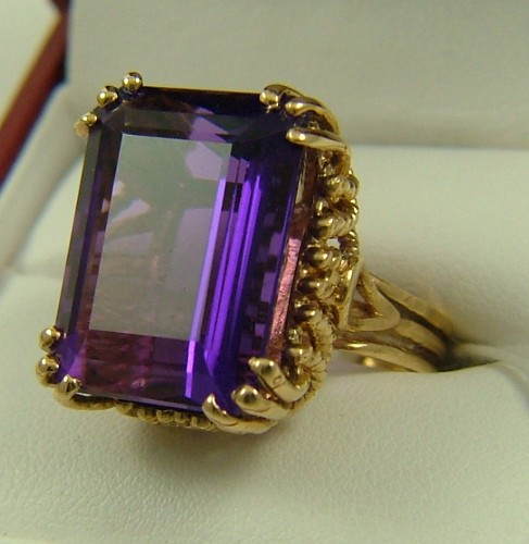 Appraisal: AMETHYST SOLITAIRE RING K yellow gold and set with an