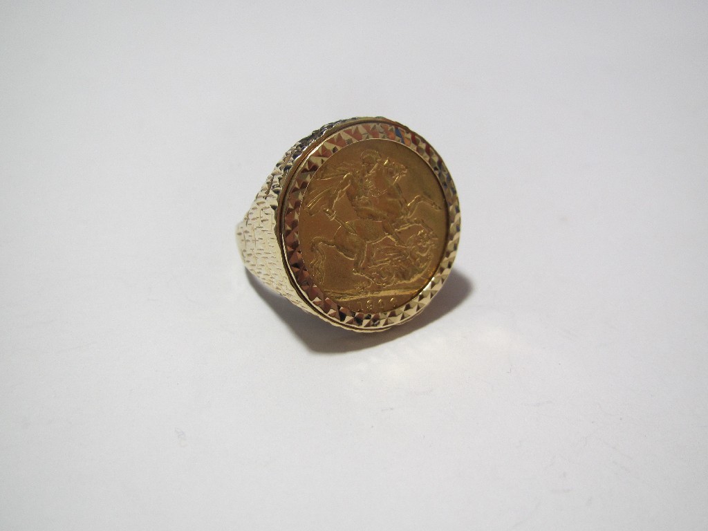 Appraisal: A gents gold sovereign ring with bark texture mount gms