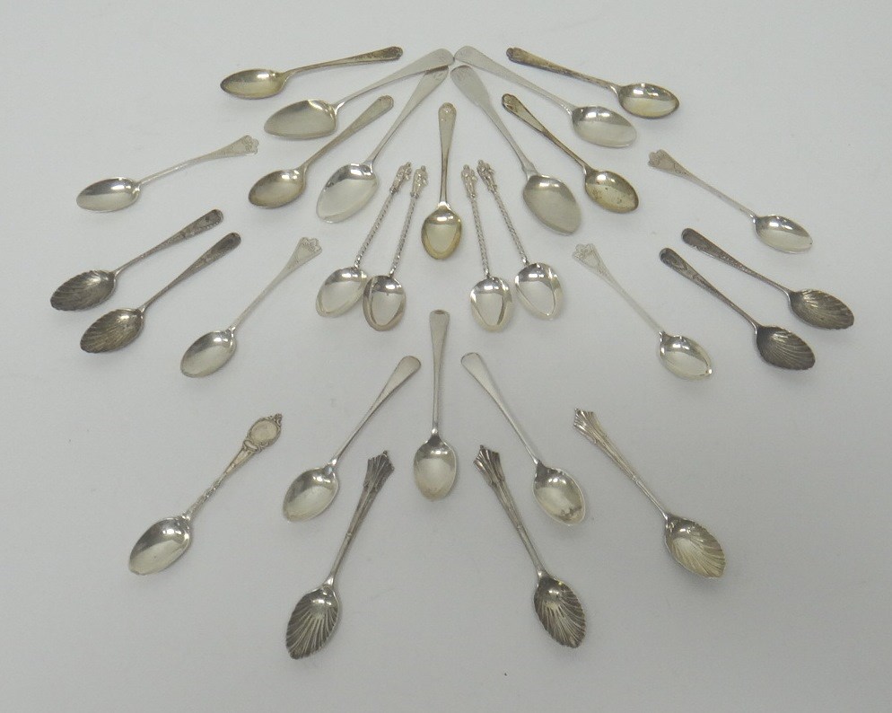 Appraisal: Five silver coffee spoons Sheffield four silver teaspoons with spiral