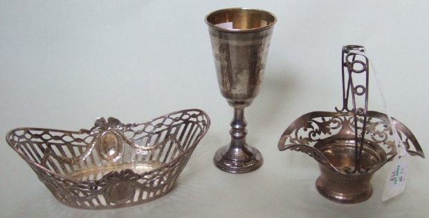 Appraisal: A silver oval bon bon basket with pierced decoration import