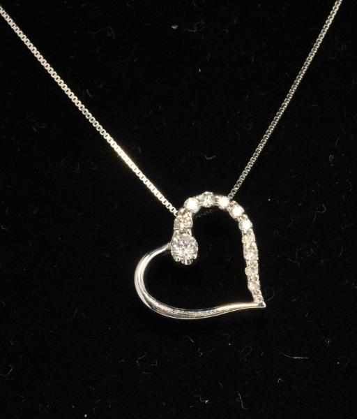 Appraisal: K W Gold Diamond Heart Necklace Description Diamonds ctw Condition