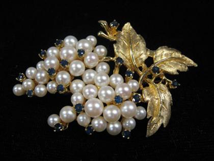 Appraisal: Grape cluster pearl pin with sapphires Yellow gold grape motif