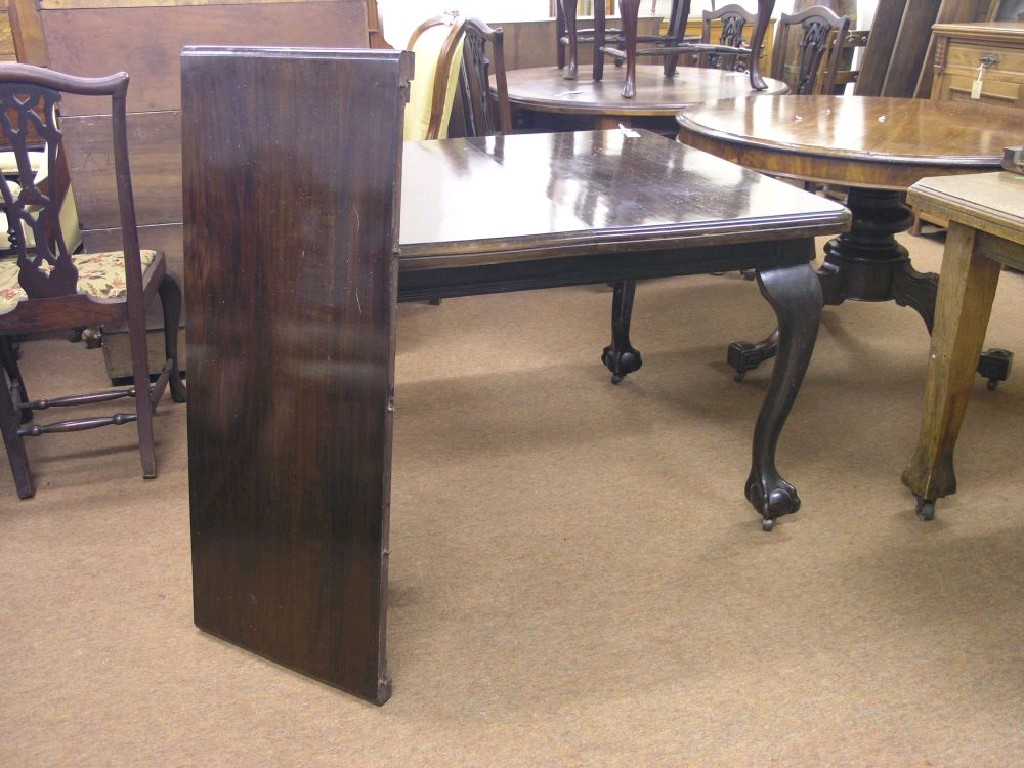 Appraisal: A George V mahogany wind-action dining table with extra leaf