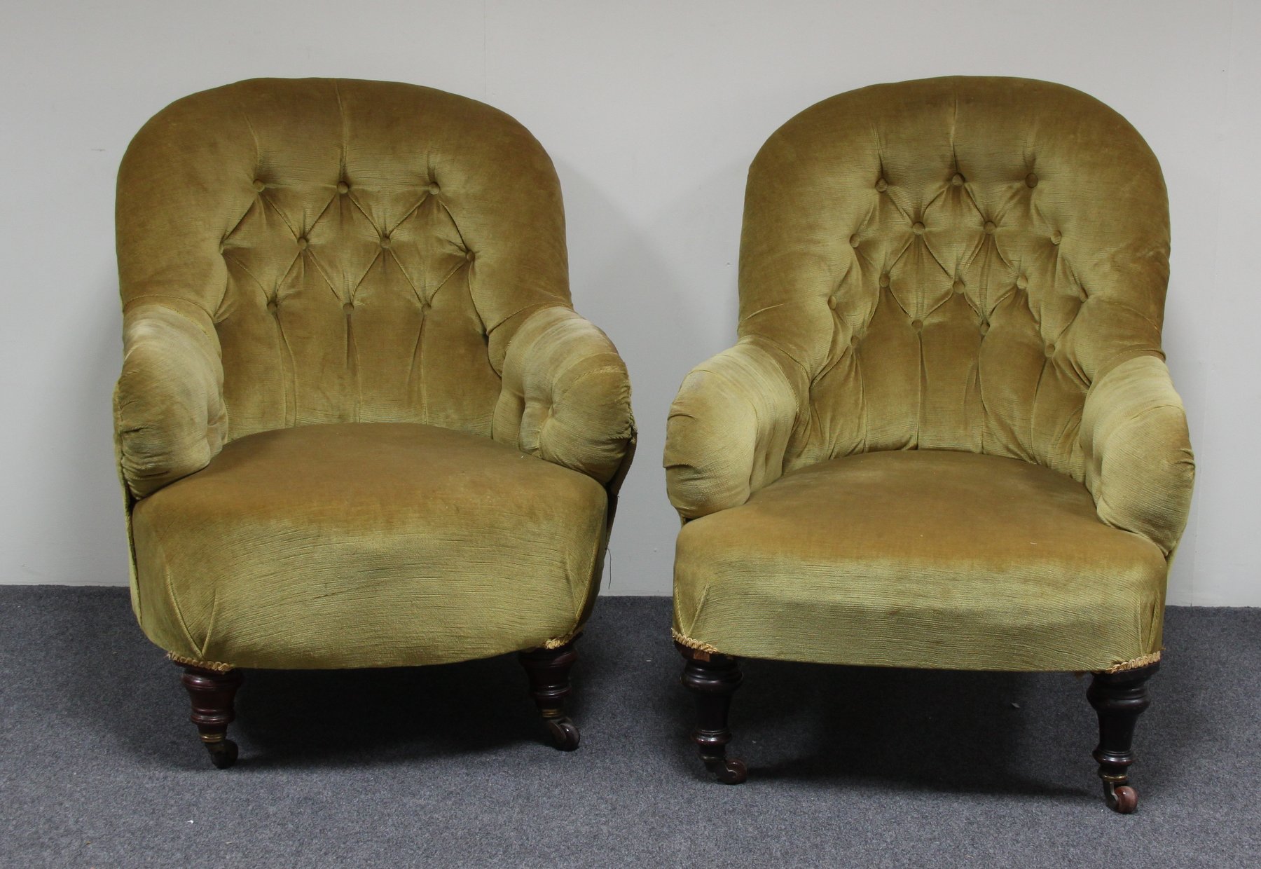 Appraisal: A late Victorian button back armchair with deep seat on