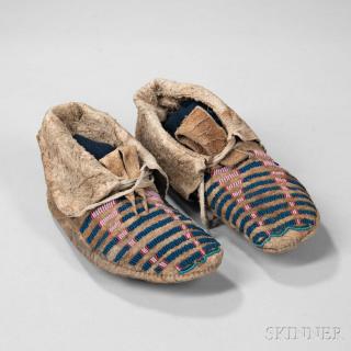 Appraisal: Pair of Crow or Blackfeet Side Seam Moccasins c s