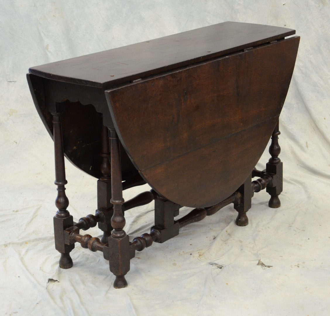 Appraisal: Oak William and Mary gateleg dropleaf table original top and