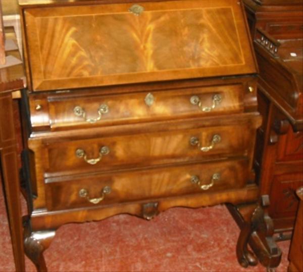 Appraisal: A Georgian style mahogany bureau the fall front with fitted