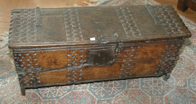 Appraisal: AN TH CENTURY ENGLISH OAK BOARDED CHEST The rectangular top