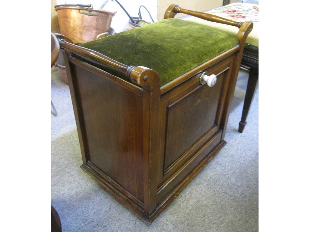 Appraisal: Mahogany piano stool